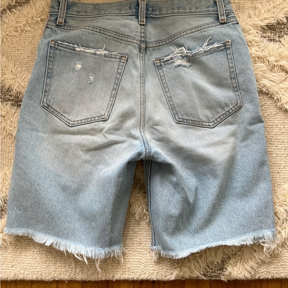 A&F Hi rise Bermuda short. Size 27/4. - Picture 3 of 4